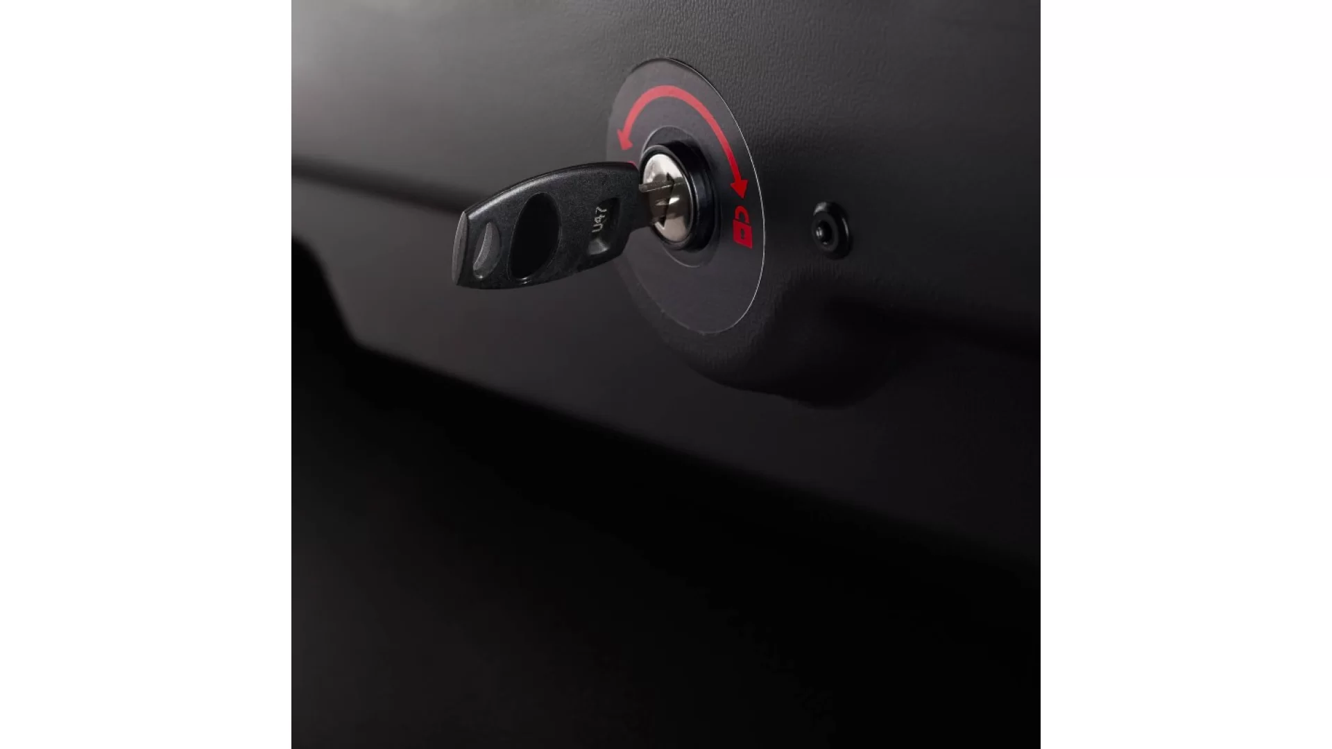 Cruz Paddock Elite Gloss Black 470 litre Roof Box (940-730) - View 3